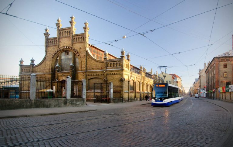 С понедельника в Риге увеличится число рейсов общественного транспорта