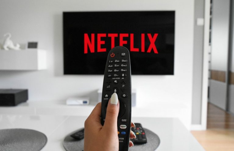 Netflix тестирует таймер сна. Он останавливает фильм, если пользователь уснул