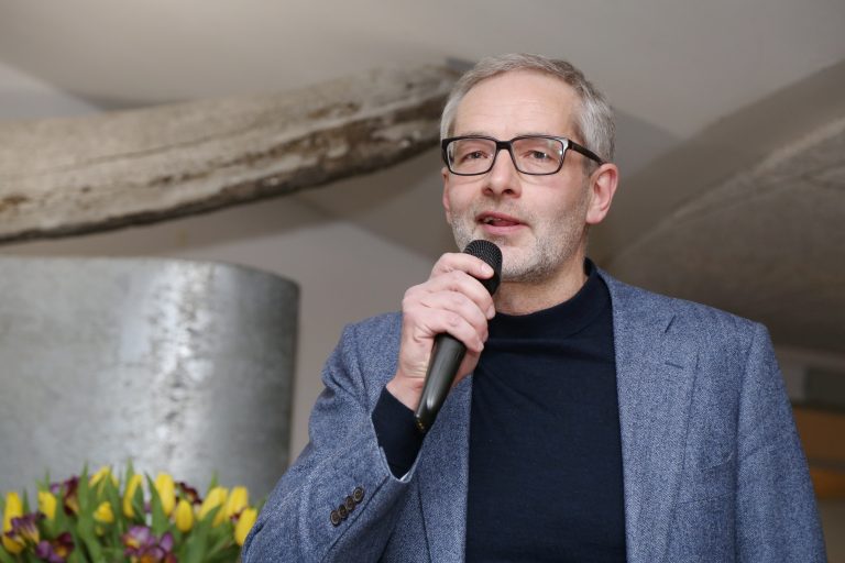 С нового года прекращен выпуск программы «Delfi TV с Янисом Домбурсом»