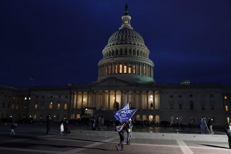 ФОТО и ВИДЕО: зал Сената США освобожден от протестующих