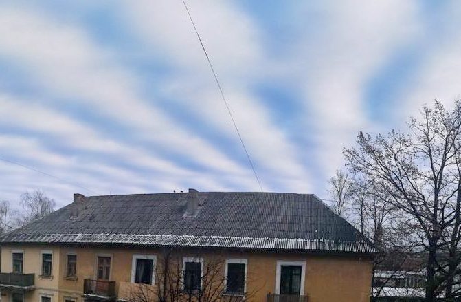 ФОТО: в Елгаве заметили необычные «полосатые» облака