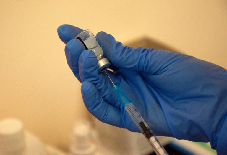 Вакцинация от COVID-19 будет проводиться во всех больницах Латвии