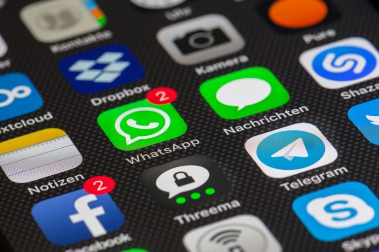 Новинка от сетевиков: WhatsApp начнет делиться информацией с Facebook