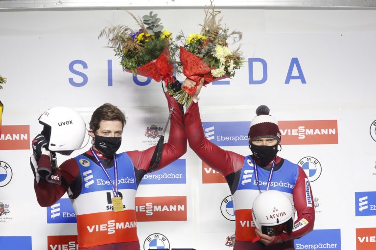 Латвийские саночники Шицсы стали чемпионами Европы