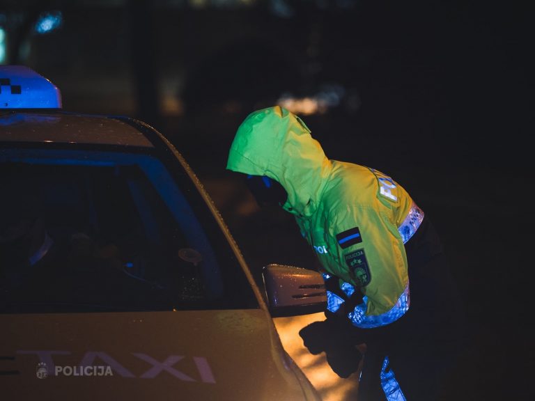В Рижском аэропорту агрессивного нарушителя оштрафовали на 2000 евро