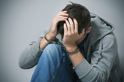Исследование: более красивые подростки чаще нарушают закон