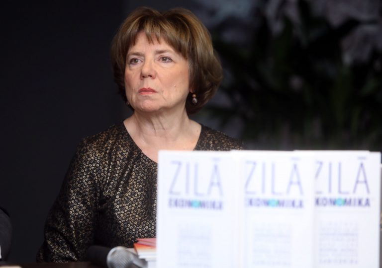 Алкоголь - можно, а книги нельзя? Глава Zvaigzne ABC подала в суд из-за запрета продавать книги