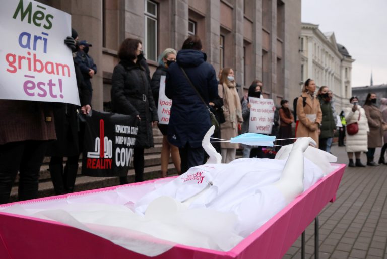 Правительство будет решать, как долго в Латвии сохранять ЧС