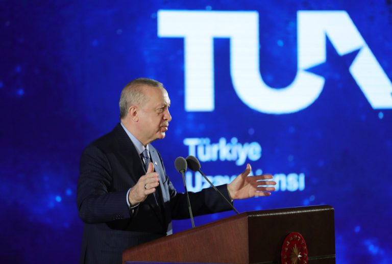 Эрдоган пообещал, что в 2023 году Турция полетит на Луну