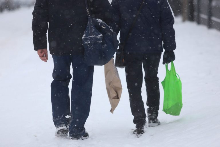 У трети латвийцев упали доходы в пандемию