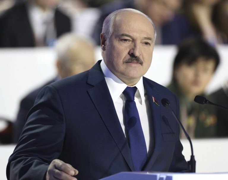 Лукашенко назвал условие своего ухода с поста президента