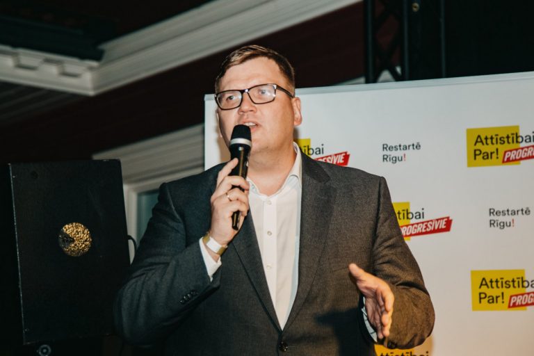 KNAB оштрафовал Пуце и еще двух политиков за использование пропусков на стоянки