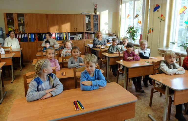 В районах с низкой заболеваемостью 1-4-е классы вернутся в школы
