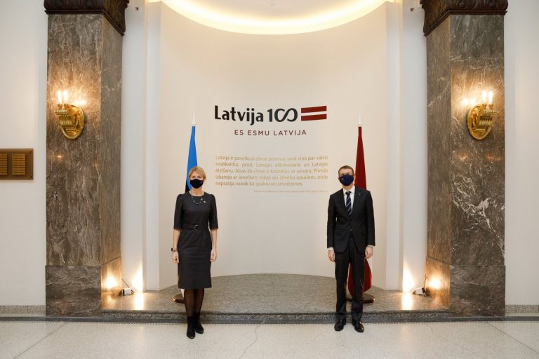 Эстония призвала Латвию присоединиться к разработке сертификата о вакцинации от COVID-19