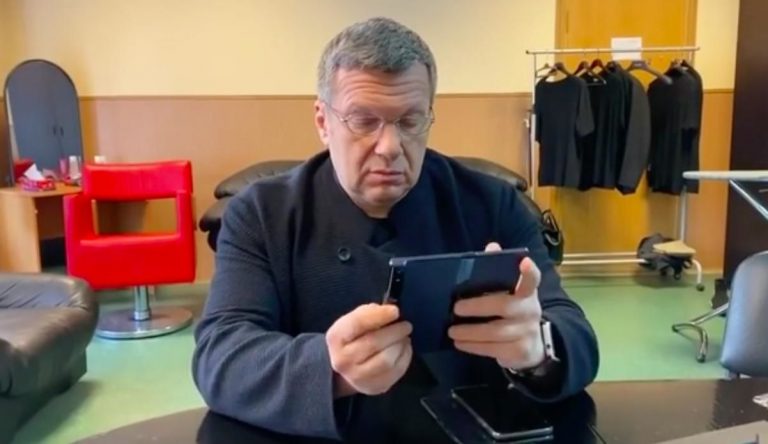 КОРОТКО О ГЛАВНОМ: парикмахерам разрешат работать, Соловьева не пустят в Латвию, рижские школы закроют