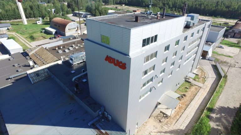 Подозреваемого в торговле людьми главу Adugs оставят под стражей