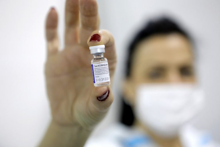 Lancet опубликовал итоги третьей фазы исследований вакцины «Спутник V»
