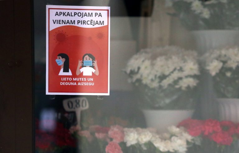 В Латвии за сутки выявлено 742 случая COVID, умер 31 человек