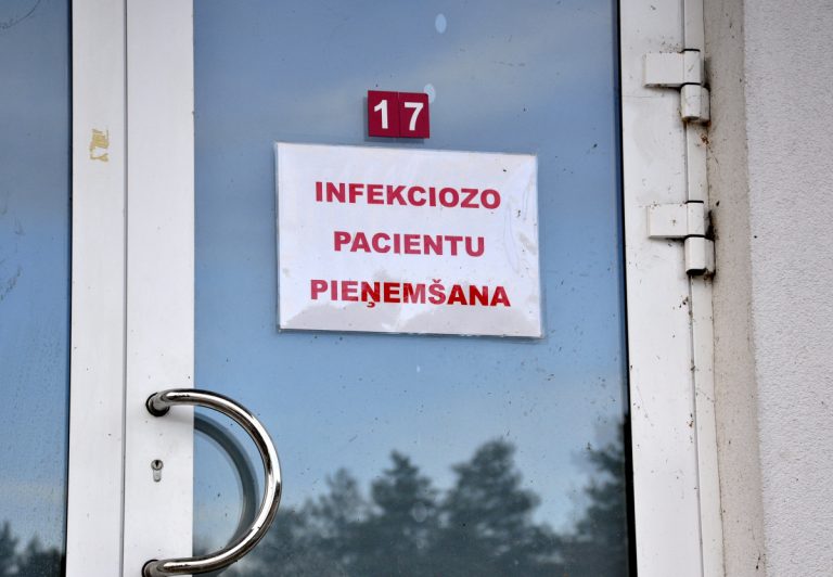 В Латвии за сутки выявлено 775 случаев COVID, умерли 17 человек