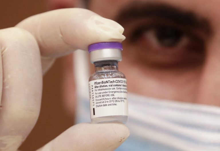Немецкие СМИ: вакцина Pfizer предотвращает передачу COVID на 89,4%