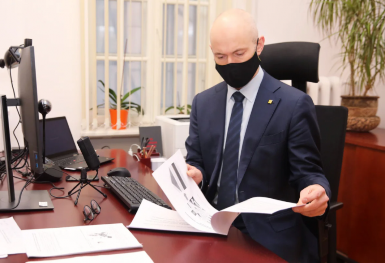 Павлютс призвал министров «не проспать» третью волну COVID