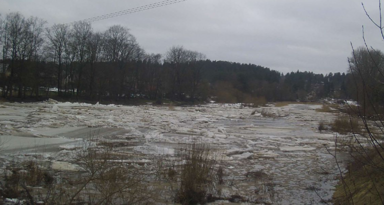 В районе Огре начался ледоход и резко поднялся уровень воды