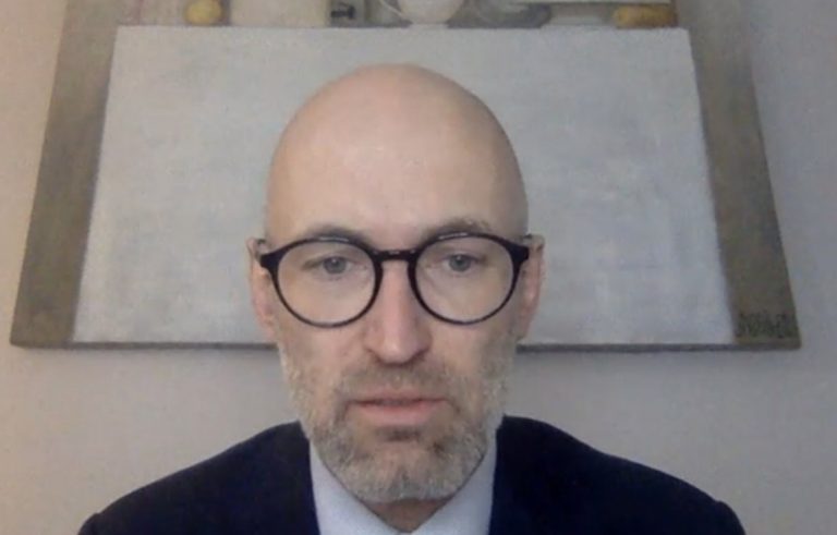 Павлютс: идет третья волна COVID-19, придется ограничить услуги и передвижение