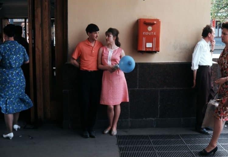 Илон Маск в 17 лет, молодая Шарлиз Терон и «Московская красавица — 1988» в подборке редких исторических фотографий