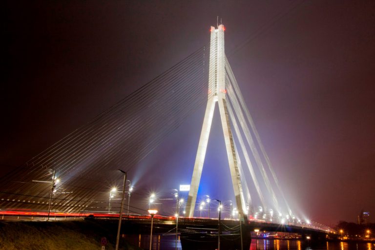 Из-за съемок фильма уже с вечера перекроют движение на Вантовом мосту
