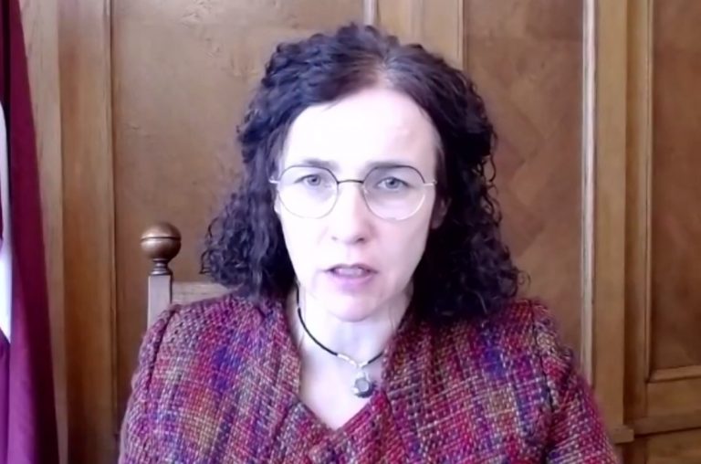 Маски и дистанция в два метра: Шуплинска сообщила обязательные условия очного обучения
