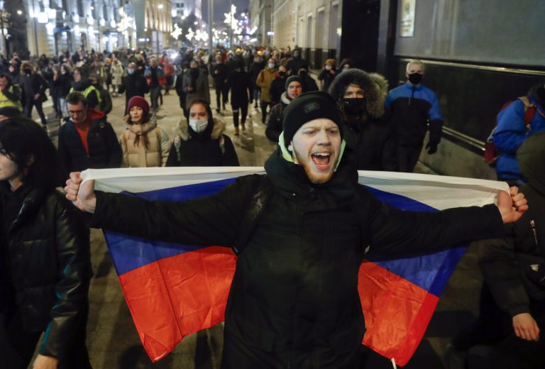Сторонники Навального прекращают акции в России до весны