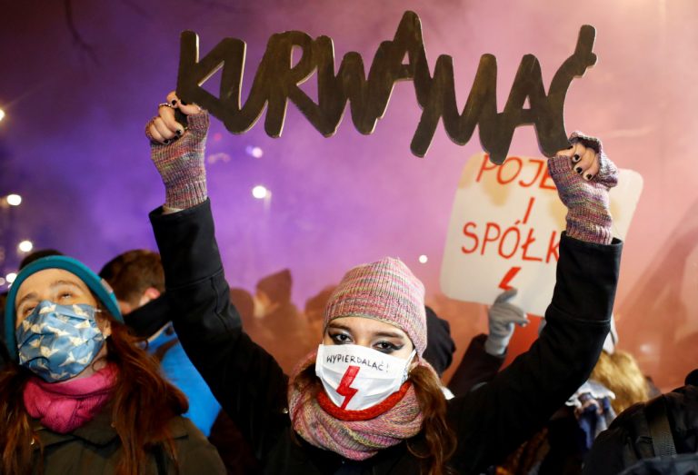 После запрета абортов в Польше хотят создать женские «комнаты для слез»