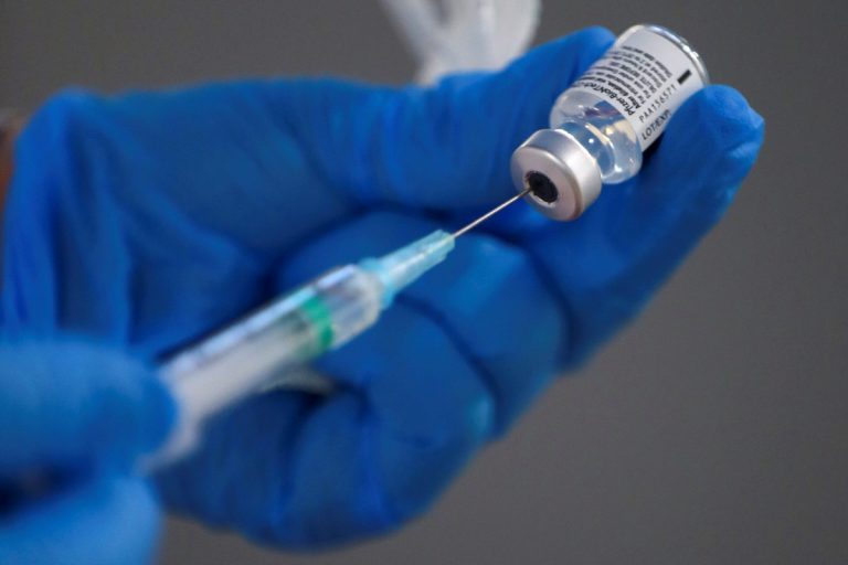 В мире число привившихся от COVID-19 превысило количество заразившихся