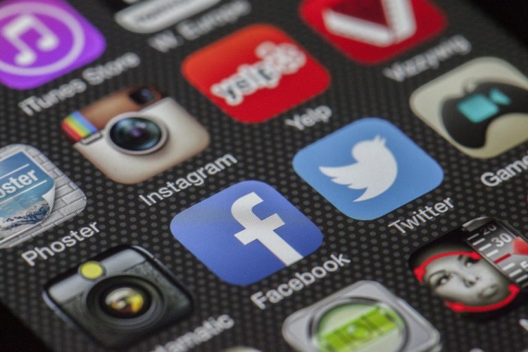 «Facebook становится площадкой 40+: эксперт о том, какие соцсети набирают популярность