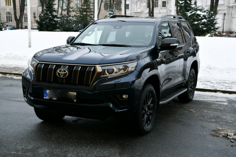 Издание: государство оформило для экс-президента Улманиса новую Toyota Land Cruiser