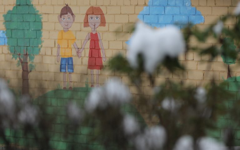 Эксперты: из-за низких зарплат социальными работниками становятся плохие сотрудники