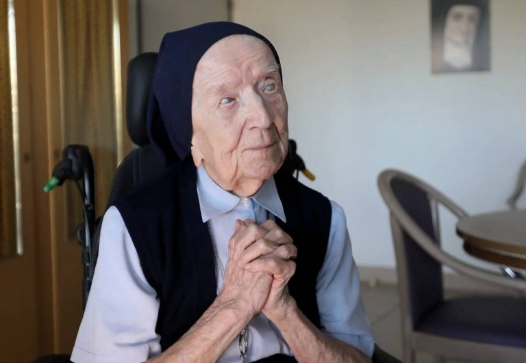 Француженка победила COVID-19 незадолго до 117-летия