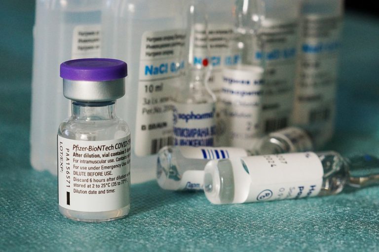 В Латвию доставят 1170 доз вакцины Pfizer-Biontech