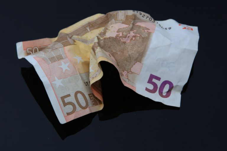 Россиянка попыталась за 50 евро въехать в Латвию без COVID-теста, она оштрафована в десятикратном объеме