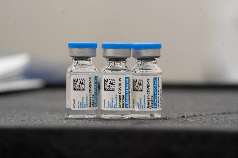 Еврокомиссия «с определенными условиями» может зарегистрировать разработанную компанией Janssen вакцину от Covid-19