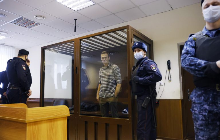 Навального увезли из СИЗО. Куда — неизвестно