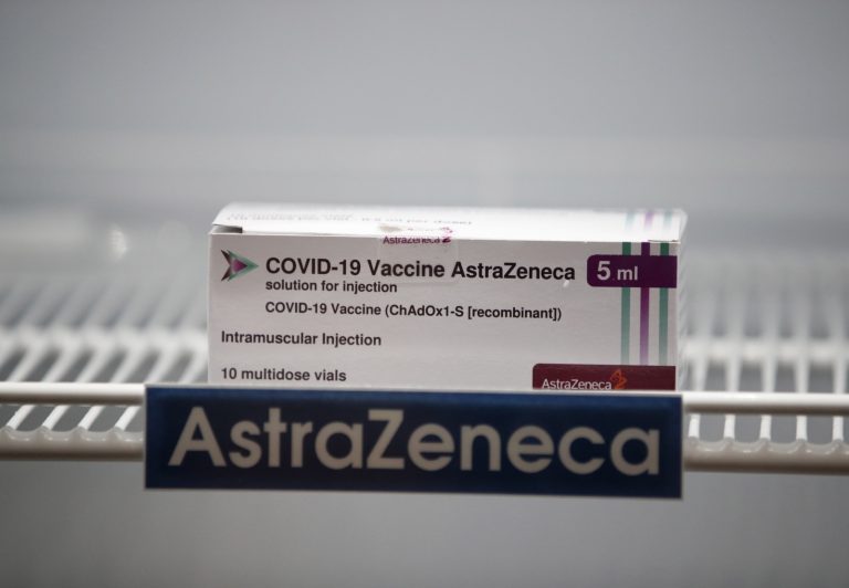 AstraZeneca вновь объявила о резком сокращении поставок вакцин в ЕС