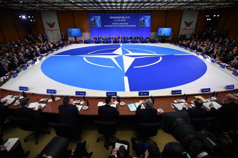 В центре при НАТО из-за России «разгорелась война»