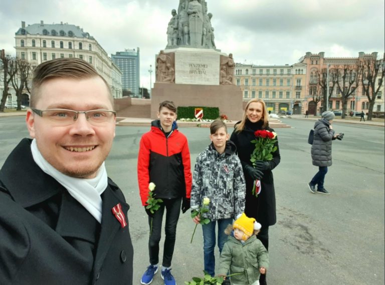 «Легионеров будут чествовать всегда!»: 16 марта у памятника Свободы и в соцсетях