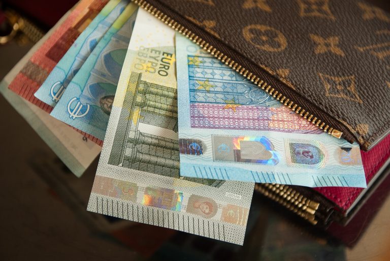 Латвийцам вернули в виде переплаченных налогов 78 млн евро