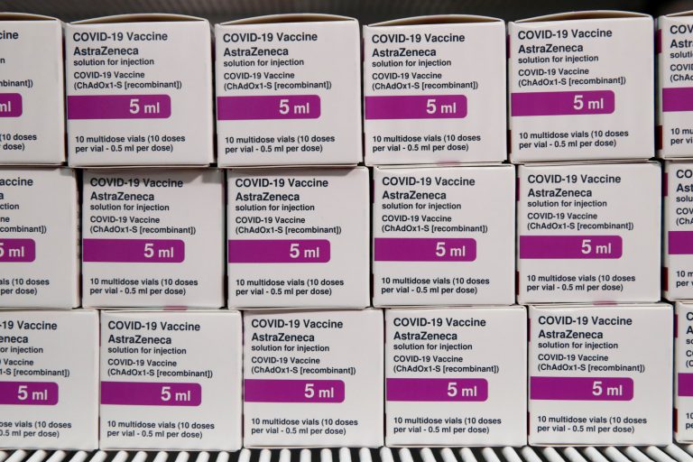 Из-за паузы в вакцинации Латвия потеряла 38 доз AstraZeneca