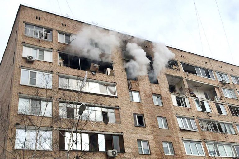 В жилом доме в России произошел взрыв, под завалами находятся дети