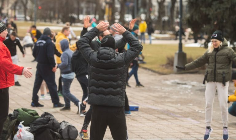 #GribuSportotTAGAD: спортсмены «тренировкой на Эспланаде» требуют открыть залы