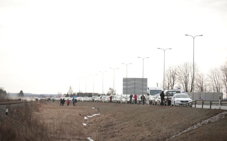 ФОТО и ВИДЕО: эстонцы на автомобилях протестуют против COVID-ограничений