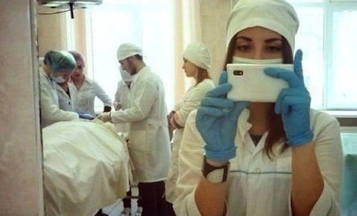 Когда кто-то рожает и другие ситуации, которые не очень годятся для селфи